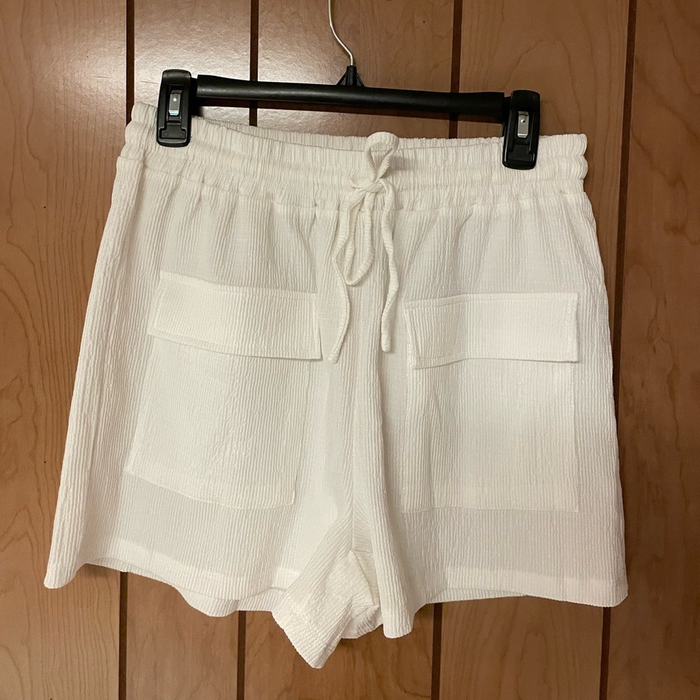 Women's White beachy Drawstring Shorts